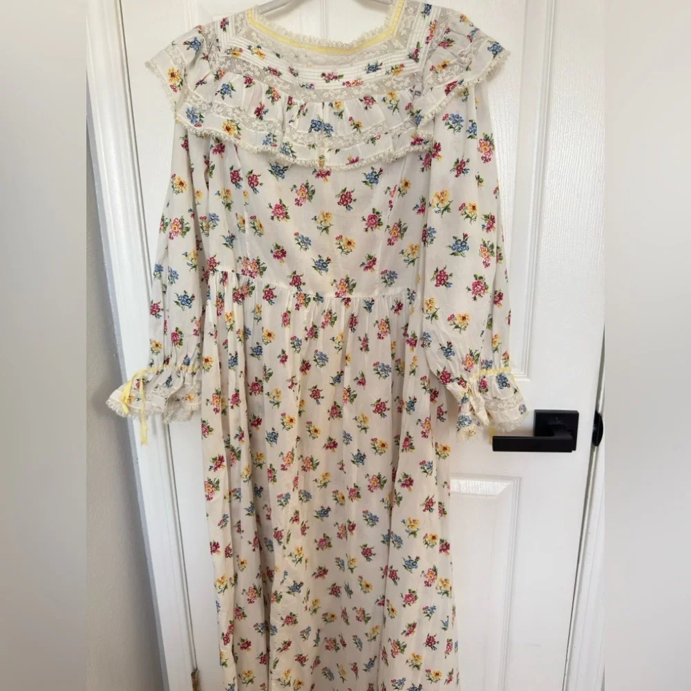 Doen Floral Ruffle Dress - Picture 11 of 11